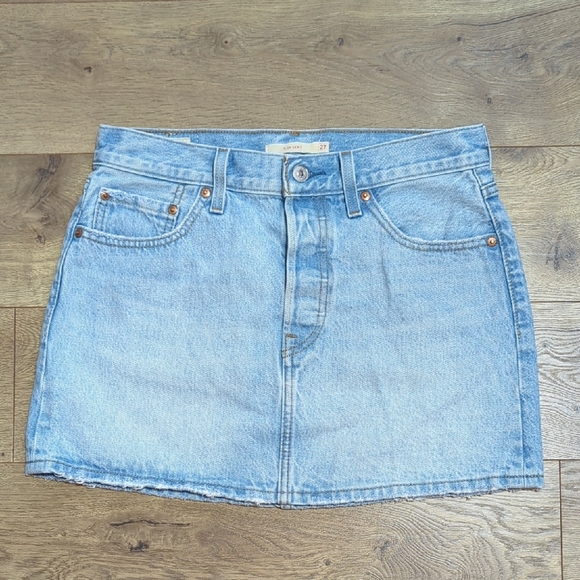 Levi's Dresses & Skirts - Levis Premium Icon Skirt in Light Wash mini button fly  sz 27